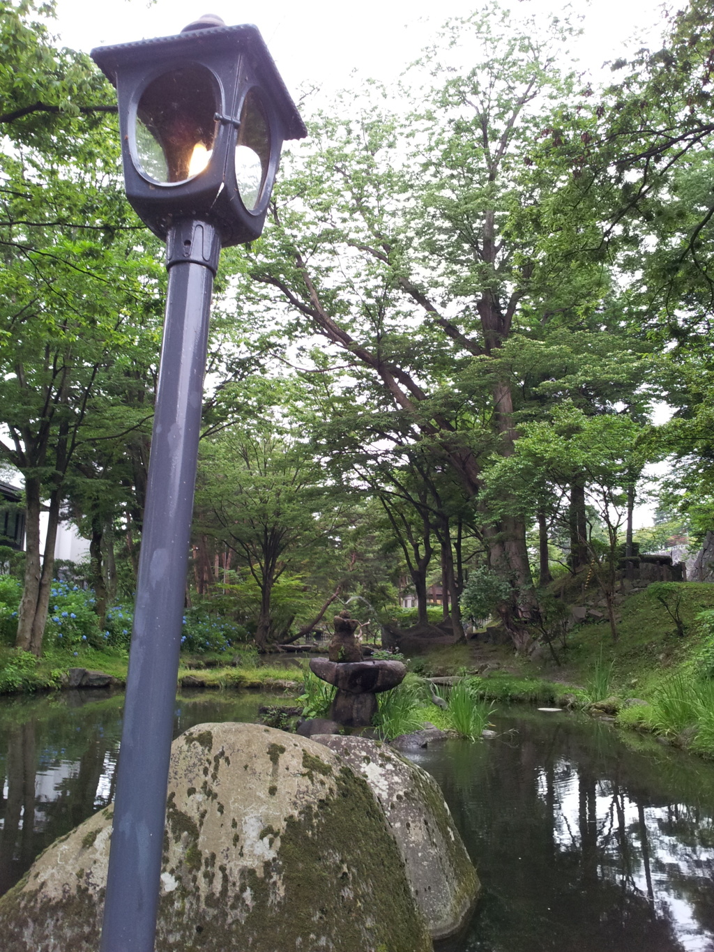 2016/07/16_盛岡城跡公園（岩手公園）鶴ケ池のガス灯