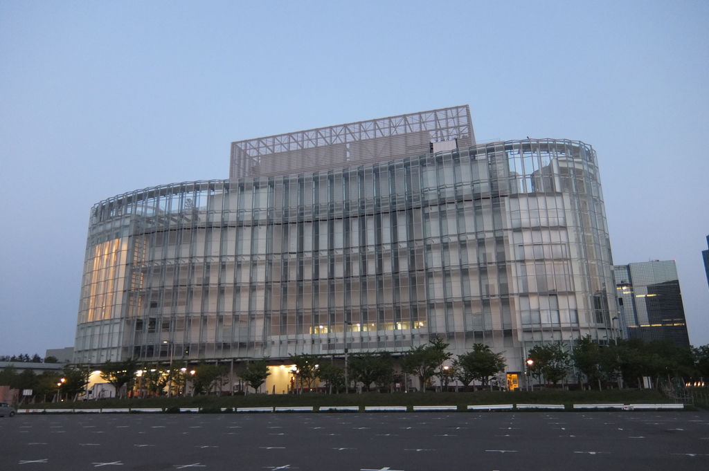 2014/04/26_夕暮れのフジテレビスタジオ