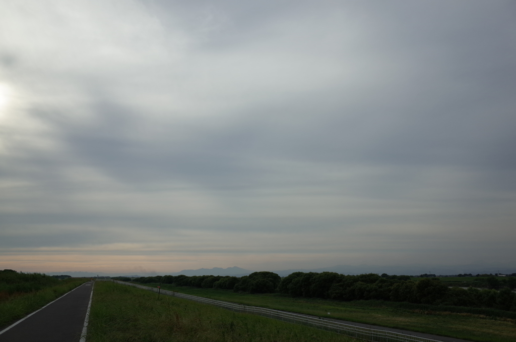 2015/05/31_曇天の河川敷