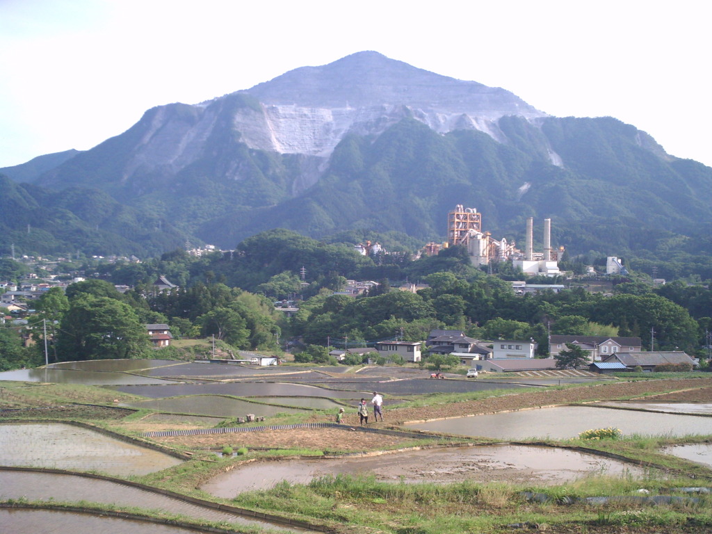 2015/05/23_寺坂棚田と武甲山