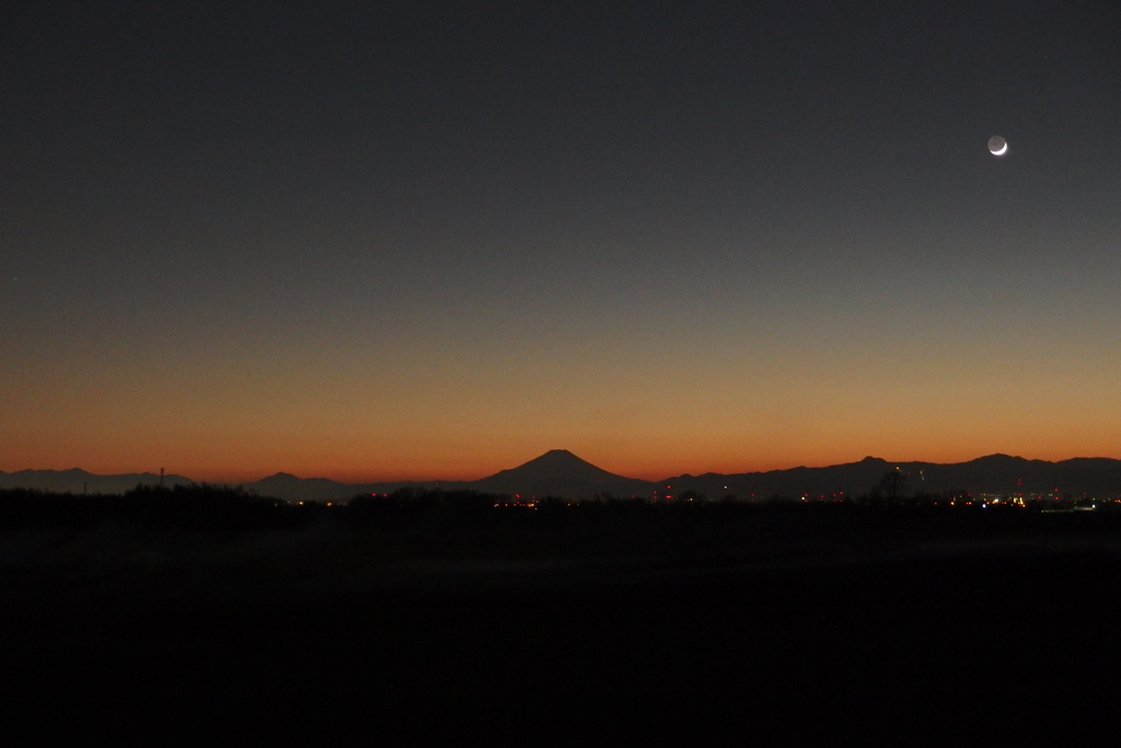 2016/12/31_夕暮れ富士と月