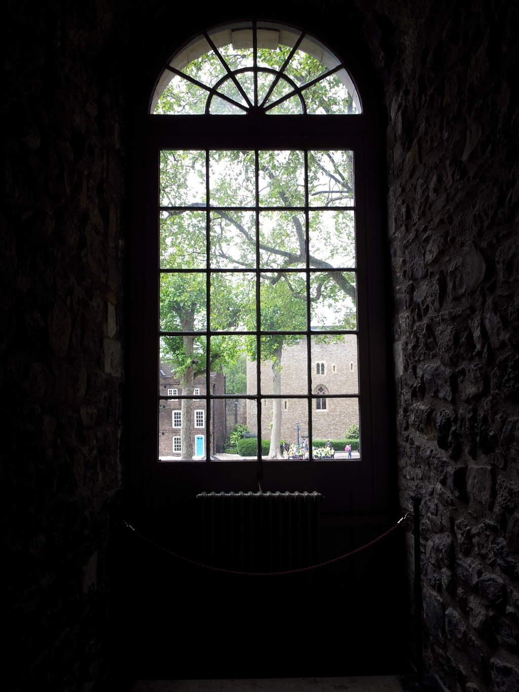 2016/05/19_ロンドン塔 ホワイト・タワーの窓