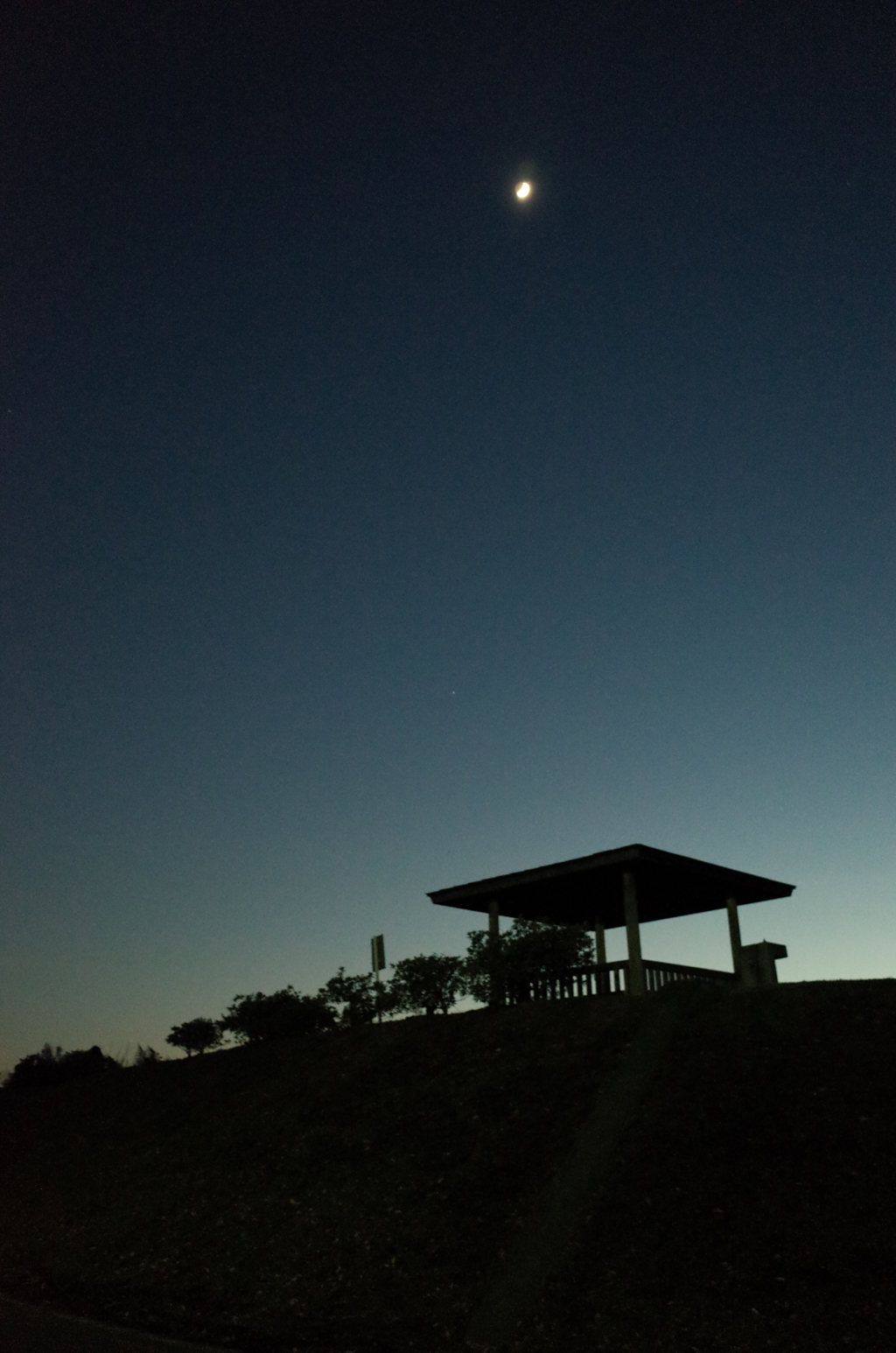 2014/12/27_夕暮れの東屋と月