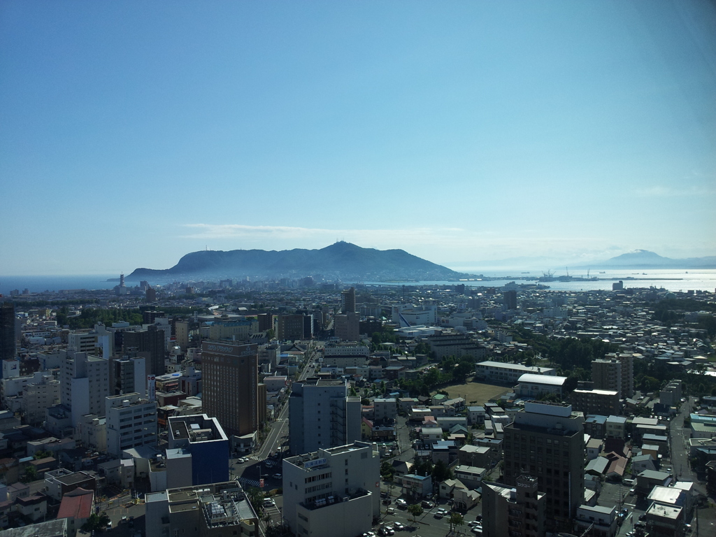 2016/08/12_五稜郭タワーから函館山を望む