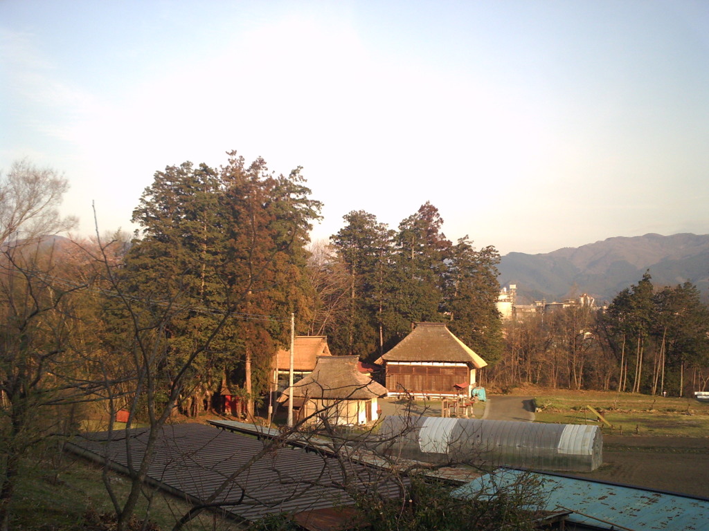 2014/03/29_山里に佇む茅葺き屋根