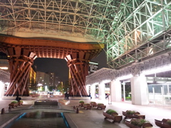 2016/05/11_夜の金沢駅 もてなしドームと鼓門