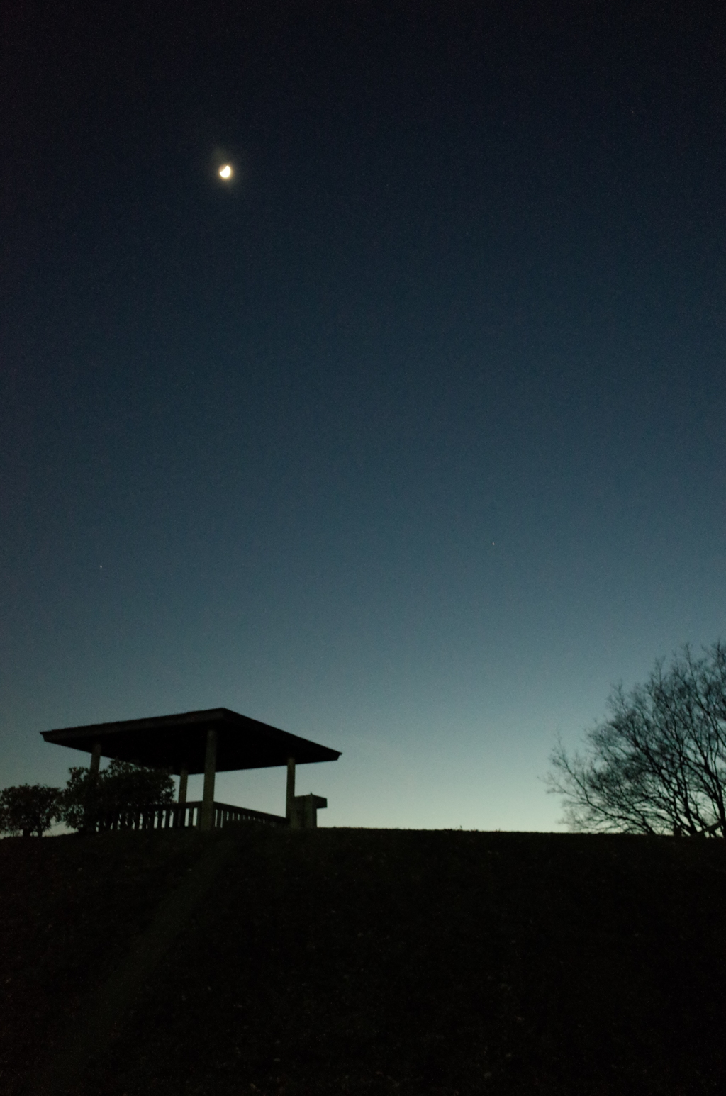 2014/12/27_夕暮れの東屋と月