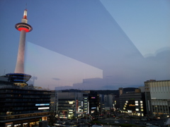 2019/04/12_京都駅 室町小路広場から京都タワーを望む