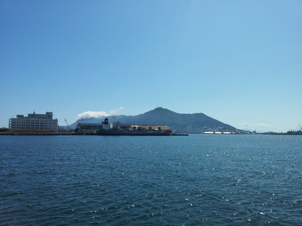 2016/08/12_函館港 万代埠頭から函館山を望む