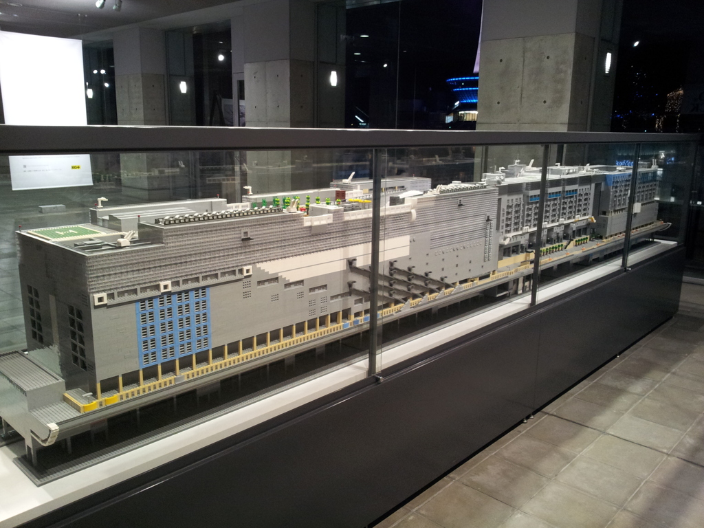 2019/04/12_夜の京都駅 東広場のレゴブロック製（?）京都駅