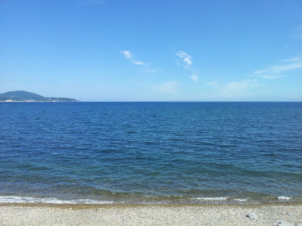 2016/08/14_函館本線 小樽〜札幌の車窓から石狩湾を望む