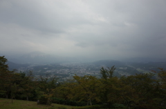 2015/09/05_美の山公園から曇天の武甲山と秩父市街を望む