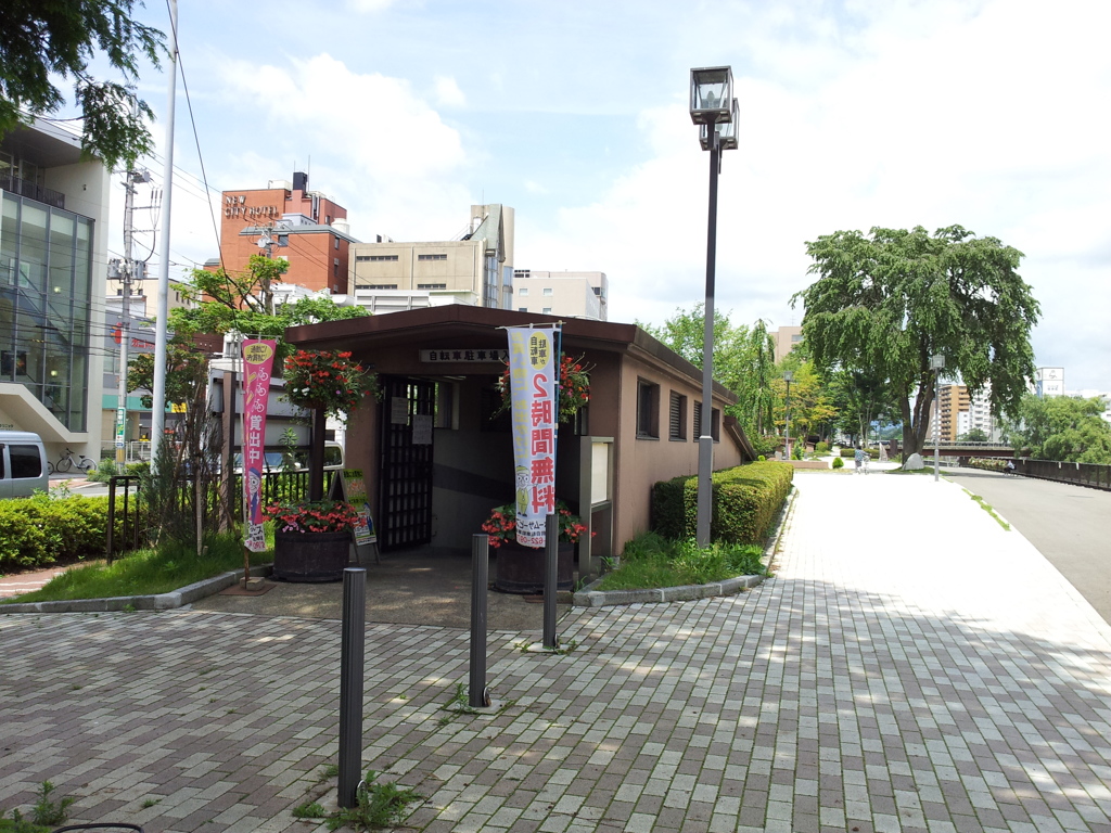 2018/07/14_木伏緑地の盛岡駅前自転車駐車場入口