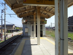 2018/04/21_新魚津駅改札方面