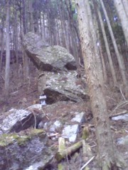 2012/04/07_信仰されている岩