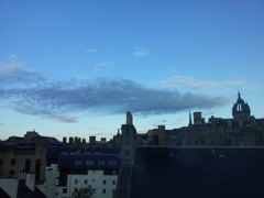 2016/05/22_ホテルの窓からエディンバラ旧市街を望む