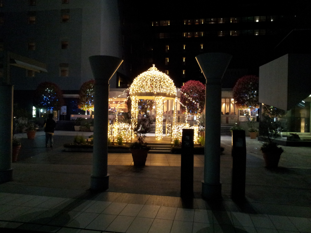 2019/04/12_夜の京都駅 東広場のイルミネーション