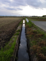 2017/05/14_曇天の用水路