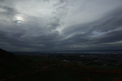 2016/05/20_アーサーズ・シートからエディンバラ市街とフォース湾を望む