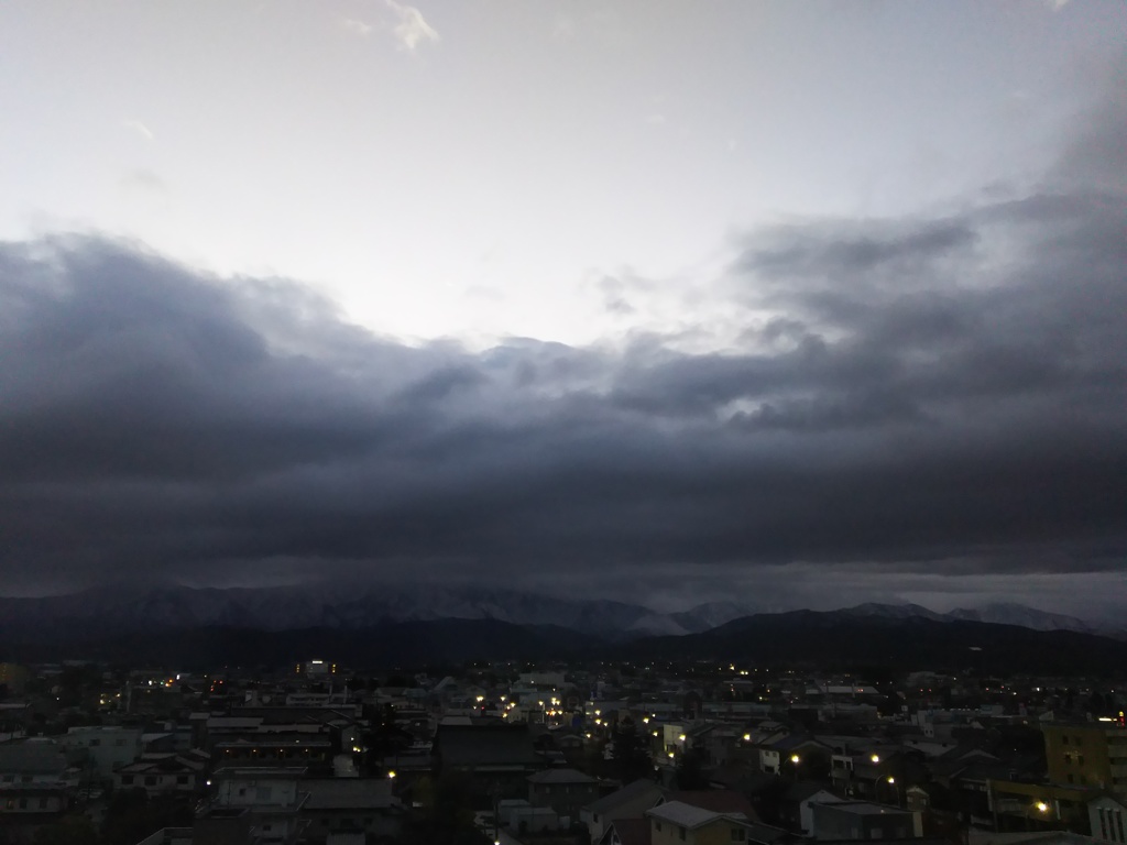 2017/11/16_宿から朝の立山連峰を望む