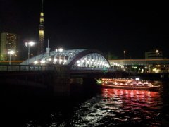 2015/10/08_夜の駒形橋とスカイツリーに屋形船