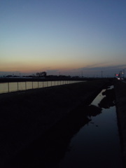 2017/03/04_用水路と溜め池の夕暮れ