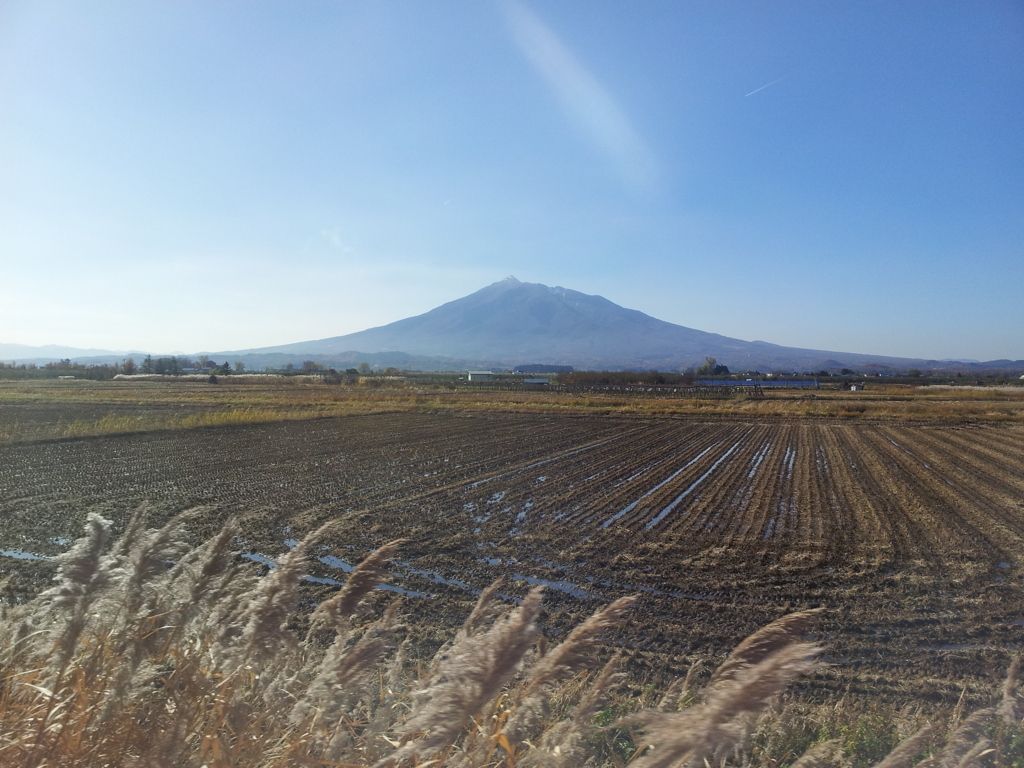 2016/11/14_五能線から岩木山を望む