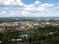2016/05/21_エディンバラ城から新市街とフォース湾を望む