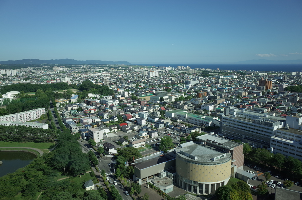 2016/08/12_五稜郭タワーから函館空港方面を望む