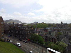 2016/05/21_エディンバラ城から市街とソールズベリー・クラッグスを望む