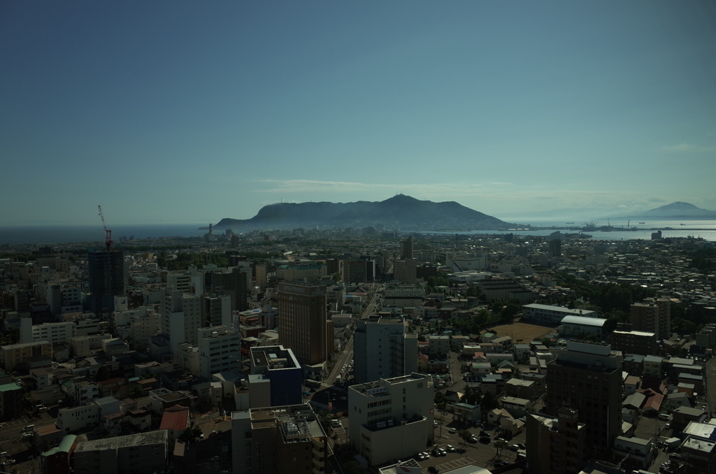 2016/08/12_五稜郭タワーから函館山を望む