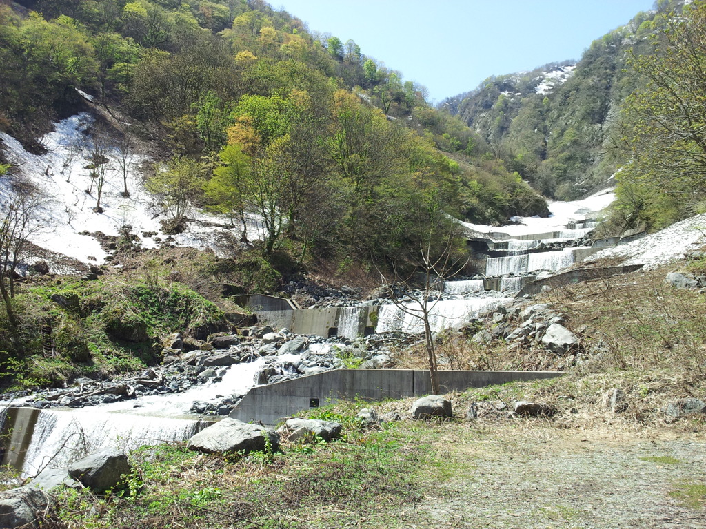 2018/04/21_とちの湯裏手の川