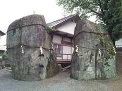 2016/07/16_三ツ石神社の岩