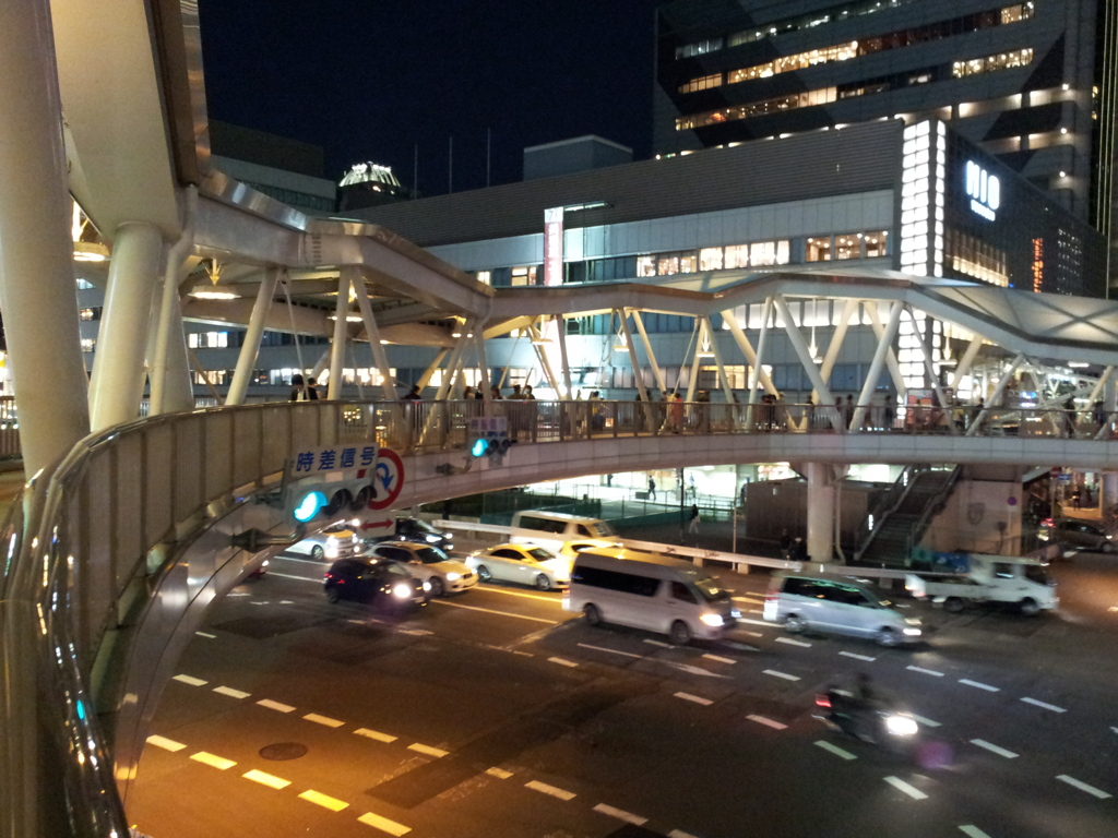 2017/10/27_夜の近鉄前交差点歩道橋