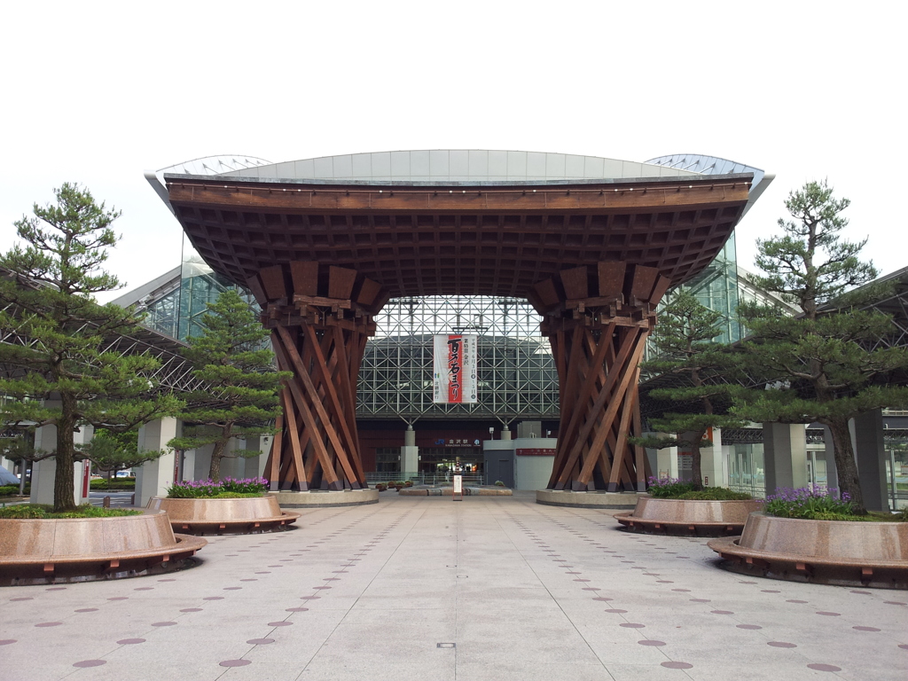 2016/05/12_金沢駅 もてなしドームと鼓門