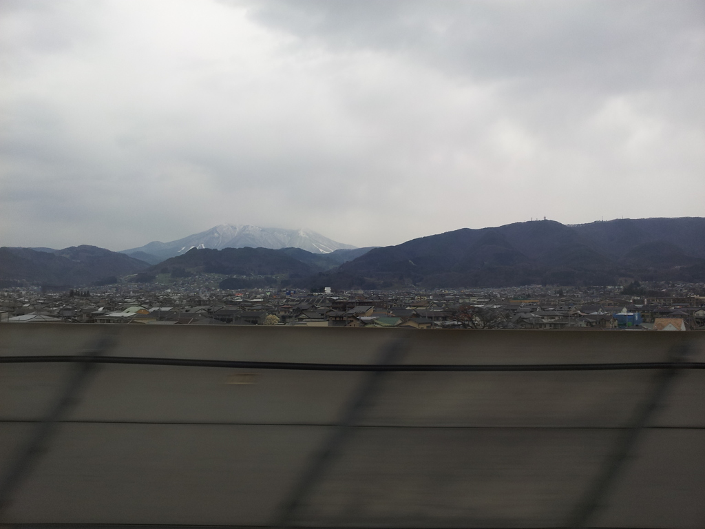2019/04/14_北陸新幹線かがやきから妙高戸隠連山を望む