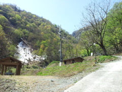 2018/04/21_とちの湯裏手の水道とトイレ
