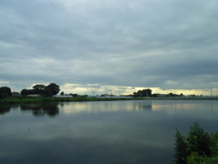 2017/08/12_溜め池の曇天