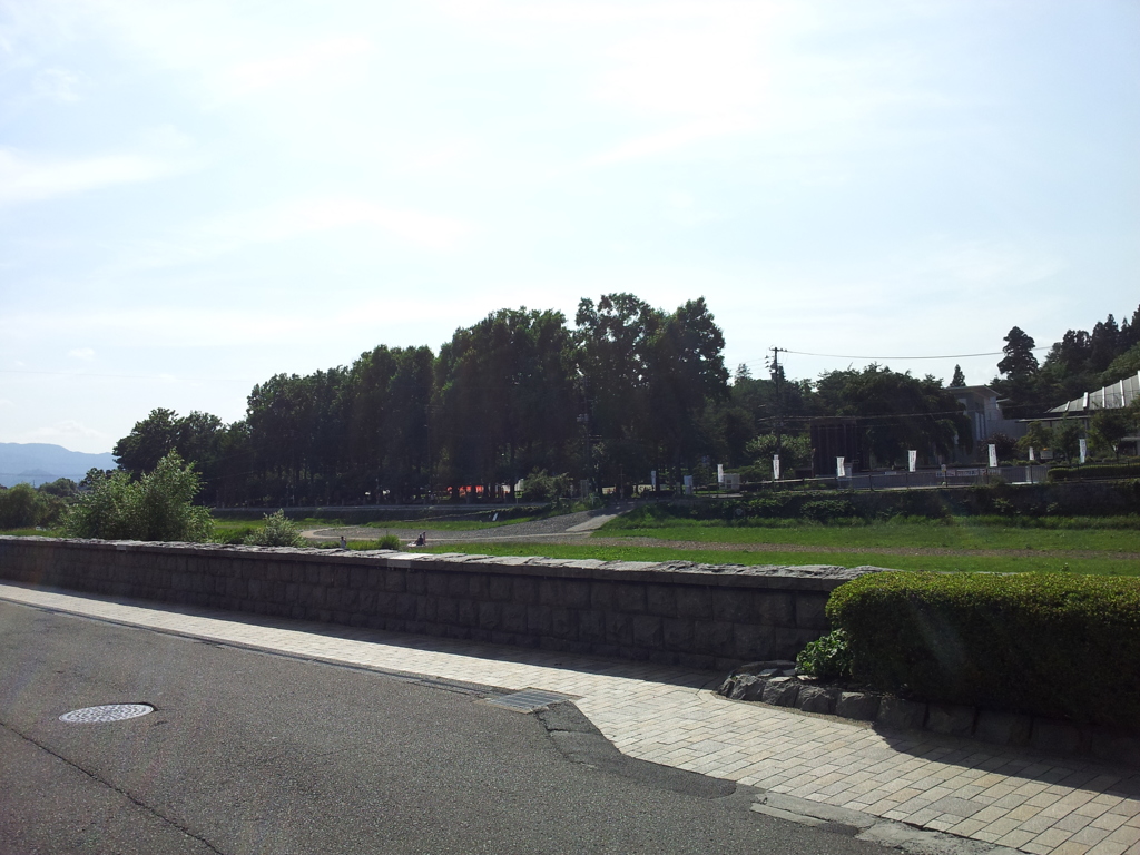 2018/07/14_中津川左岸から盛岡城跡公園を望む