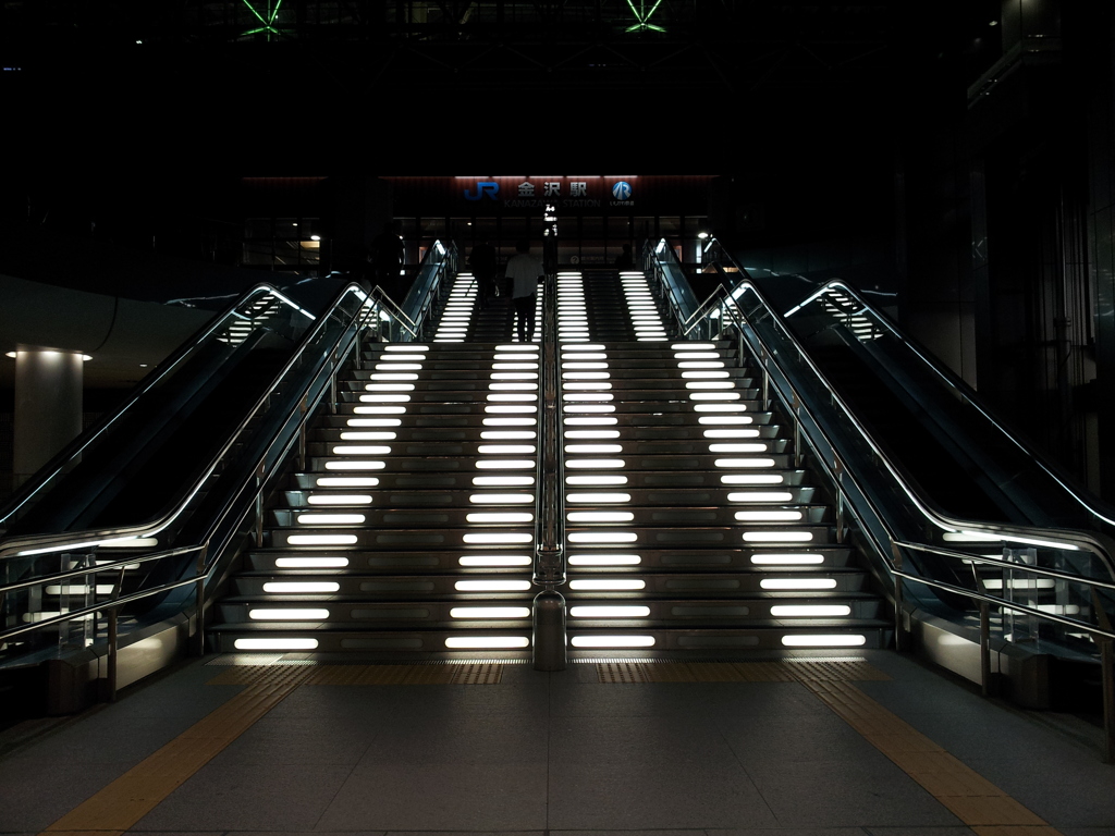2016/05/11_夜の金沢駅
