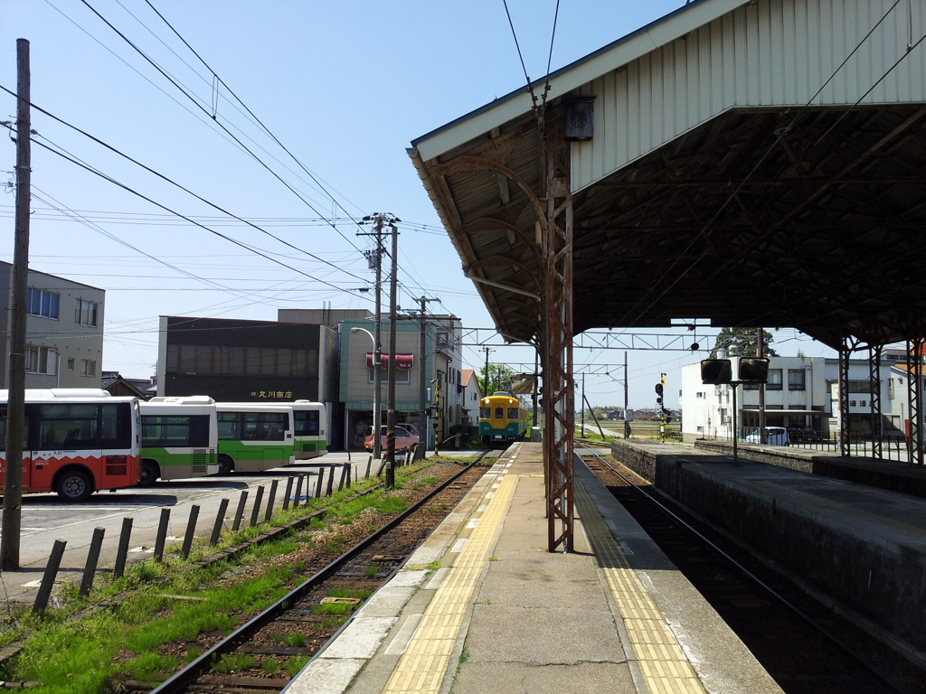 2018/04/21_電鉄黒部駅に地鉄列車到着