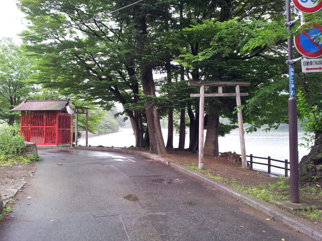 2016/07/17_高松公園 高松ノ池脇の神社