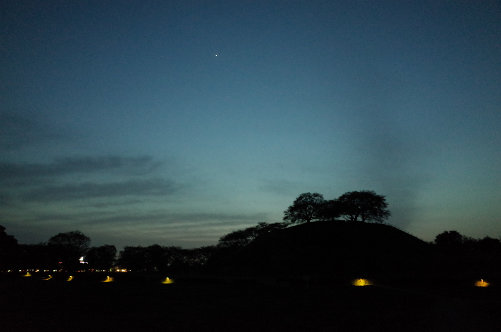 2015/04/18_夕暮れの丸墓山古墳