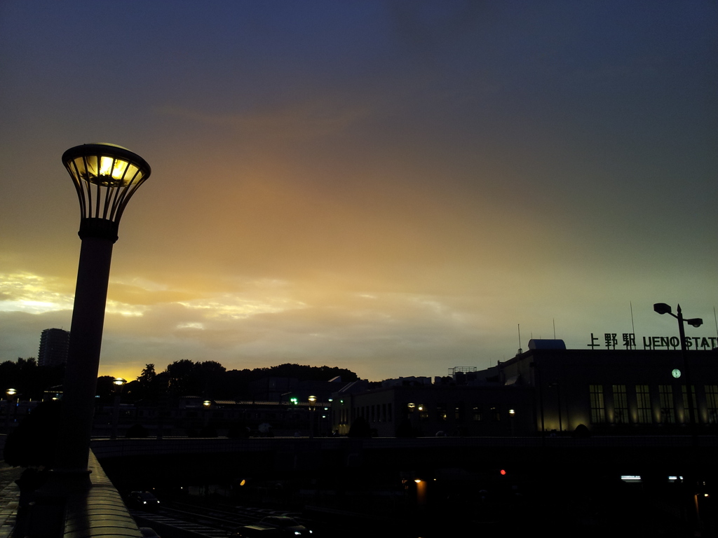 2015/07/18_上野駅の夕暮れ