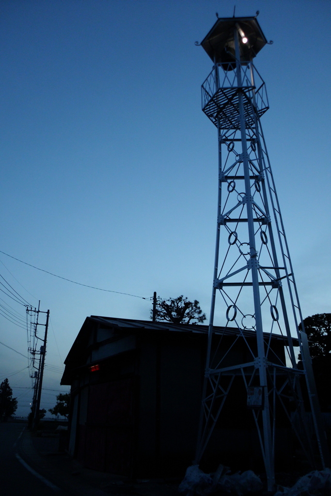 2016/05/07_夕暮れの火の見櫓と消防小屋