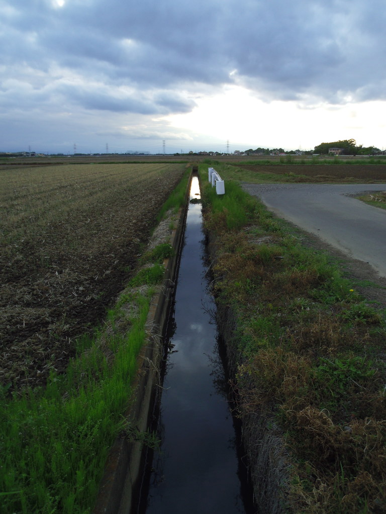 2017/05/14_曇天の用水路