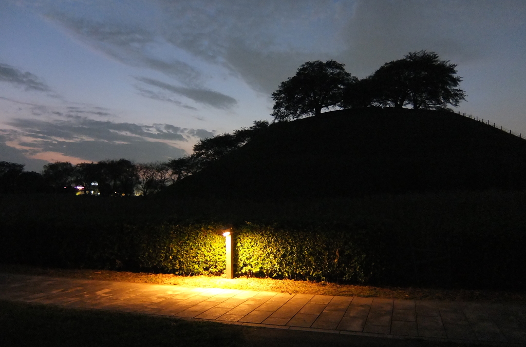 2014/10/19_夕暮れの丸墓山古墳
