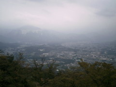 2015/09/05_美の山公園から曇天の武甲山と秩父市街を望む