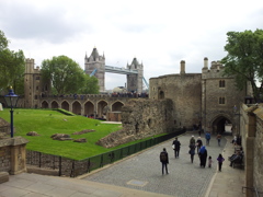 2016/05/19_ロンドン塔からタワー・ブリッジを望む