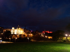 2016/05/21_ウェイバリー駅から夜の旧市街を望む